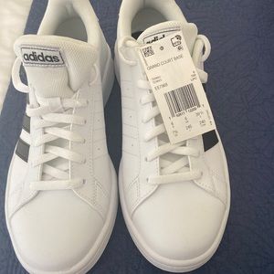 Black stripes on outside, white stripes on inside as shown in pictures.